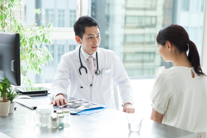 doctor-checking-blood-pressure